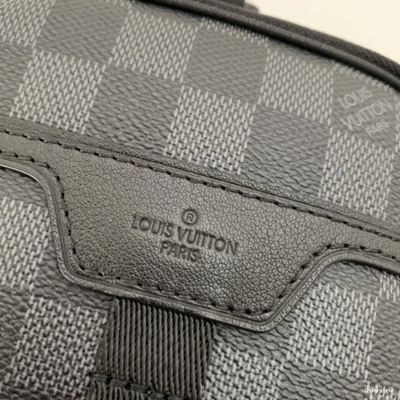 VUITTON BUSINESS LOUIS UTILITY BAG 0823